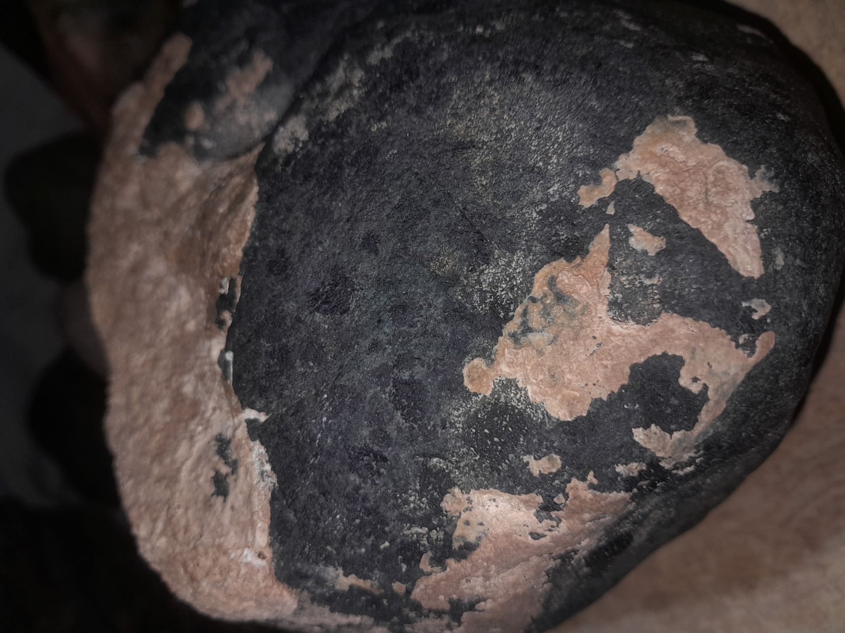 شهاب سنگ کربنی وزن 2878g  چگالی 2/98